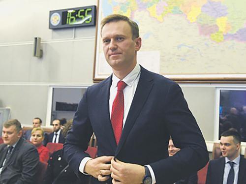 Алексею Навальному сначала отказали в праве быть кандидатом, а теперь, видимо, уберут с улицы в кульминационный момент президентской кампании. Фото РИА Новости Алексею Навальному сначала отказали в праве быть кандидатом, а теперь, видимо, уберут с улицы в кульминационный момент президентской кампании. Фото РИА Новости