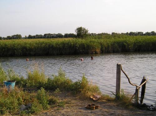 К сожалению,а может,к счастью,берега озера не оборудованы К сожалению,а может,к счастью,берега озера не оборудованы