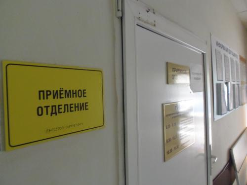 Тротуар вдоль ЦГБ расчистили только после обеда