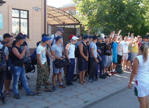 Призывники батайск. Чайковский Батайск военкомат. Батайский распределительный пункт призывников. Призывник из Батайска. Батайск военкомат сотрудники.