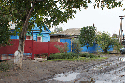 Супруги переехали в дом на улице Садовой около пяти лет назад Супруги переехали в дом на улице Садовой около пяти лет назад