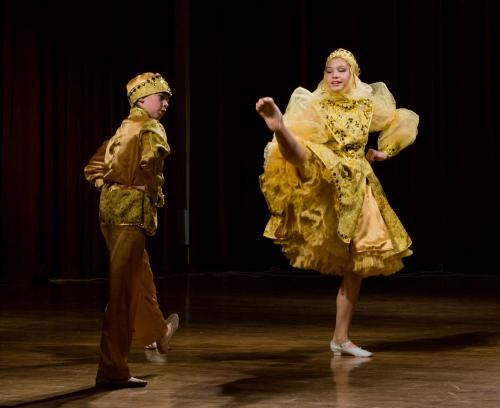 Фото музыкальной школы №1. На фото Ангелина Широкая и Ярослав Широкий