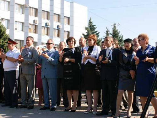 Руководство города и ключевых ведомств на день рождения Батайска пришли с самого утра.  