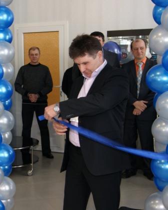 Директор нового автосалона Владимир Самохвалов