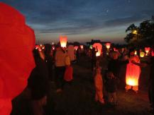 Запуск фонариков в Батайске 1 июня 2012 года Запуск фонариков в Батайске 1 июня 2012 года