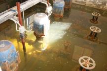 Под водой вся техника находится уже более двух лет. Фото Александра Кондратьева