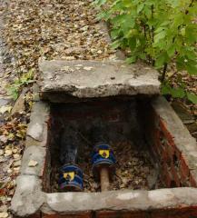 Открытая теплотрасса в переулке Парковом.