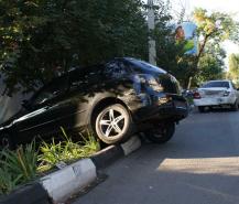 Автомобиль от удара вынесло в кювет. Фото Александра Кондратьева