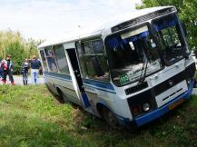 В автобусе во время ДТП находились пятеро пассажиров. Никто не пострадал. Фото Александра Кондратьева В автобусе во время ДТП находились пятеро пассажиров. Никто не пострадал. Фото Александра Кондратьева
