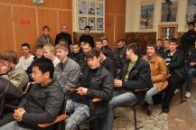 Новобранцы на призывной комиссии в военкомате Батайска Новобранцы на призывной комиссии в военкомате Батайска