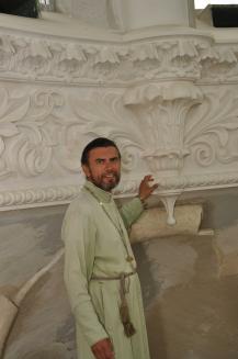 Отец Сергий в новом здании Свято-Троицкого храма. Фото А. Севера. Отец Сергий в новом здании Свято-Троицкого храма. Фото А. Севера.