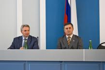 Мэр Батайска Валерий Путилин (слева) и председатель городской Думы Игорь Любченко. Мэр Батайска Валерий Путилин (слева) и председатель городской Думы Игорь Любченко.