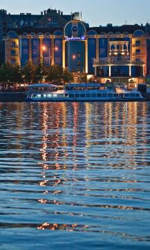 Правый берег Дона вечером особенно красив. Фото Ксении Золотаревой.