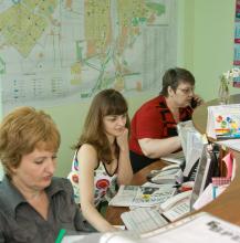 Наталья Алферова, отдел объявлений, Алла Волкова, менеджер, Ольга Погорелова, менеджер (слева направо). Наталья Алферова, отдел объявлений, Алла Волкова, менеджер, Ольга Погорелова, менеджер (слева направо).