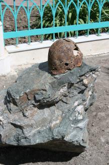 2010 год. Каска советского воина, найденная на территории храма Святой Троицы. 