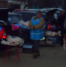 После официального запрета на торговлю домашней птицей, курочками в городе торгуют подпольно. После официального запрета на торговлю домашней птицей, курочками в городе торгуют подпольно.
