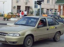 Некоторые таксофирмы уже обзавелись необходимой атрибутикой. Некоторые таксофирмы уже обзавелись необходимой атрибутикой.