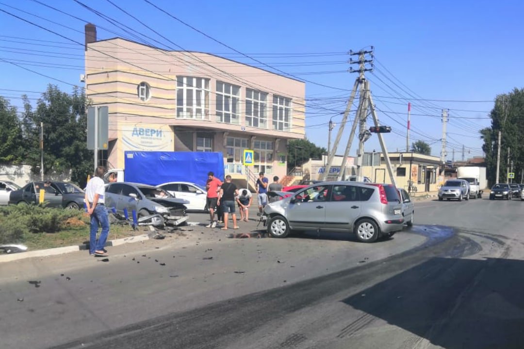 Погода в батайске. Авария в Батайске на Горького.