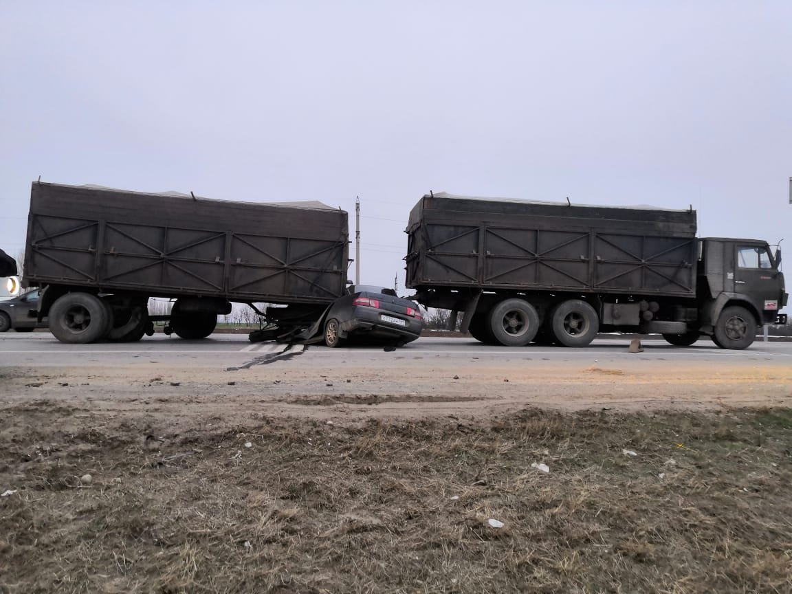 В Ростовской области грузовик раздавил легковушку с людьми » Новости  Батайска — Батайское время.