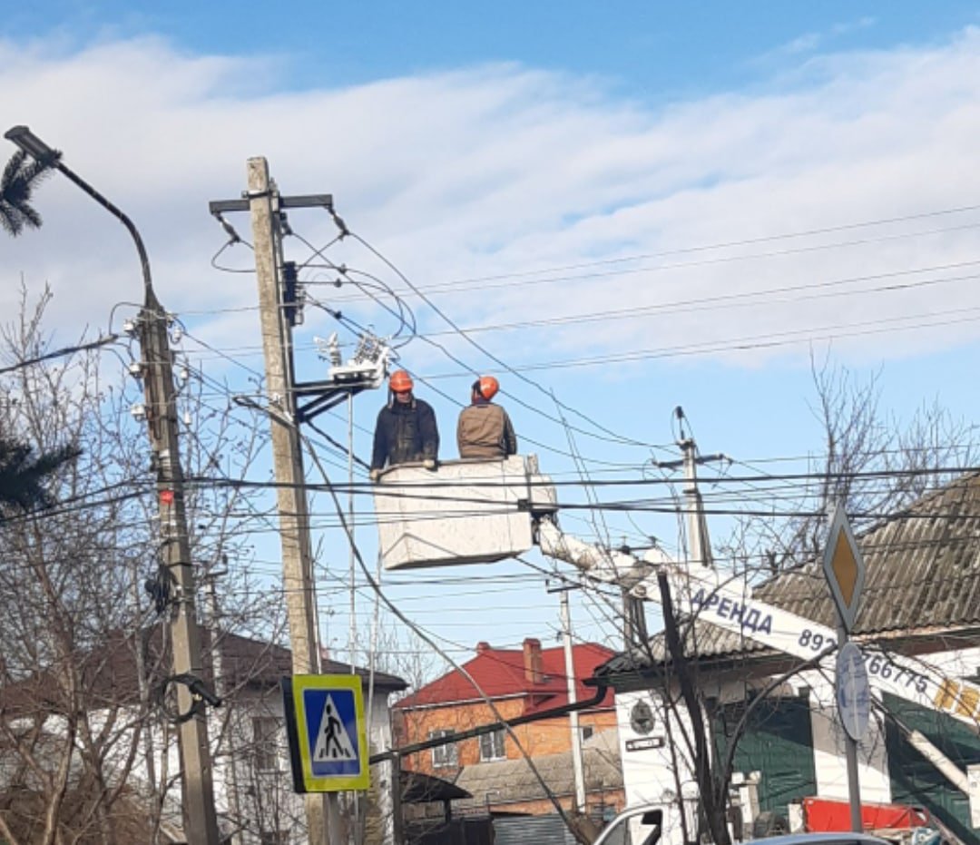 Почему нет света в пролетарске. Батайск отключения света. Улица Нефтегорская в Батайске. Батайск Тельмана отключили свет. Отключение света в дачных поселках.