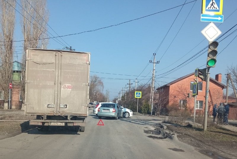 Батайское время. На Батайском улице ограничили движения. Работа водителем в Батайске. Шестнадцатиэтажка в Батайске фото. Астраханская 28 Батайск фото.