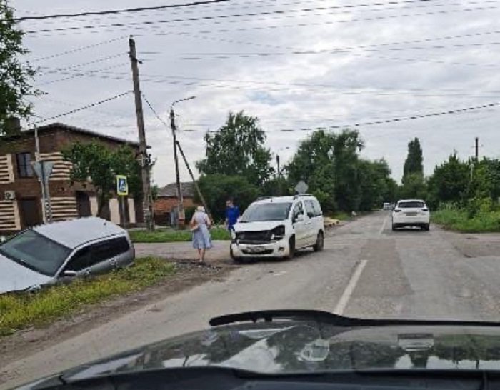 Мир 2 октябрьского. ДТП на Совхозной сегодня. ДТП Совхозный и Трехгорный г Хабаровск. ГИБДД Батайск. Авария на Совхозной Абакан сегодня.
