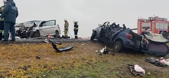 В Камызякском районе на трассе столкнулись две легковушки