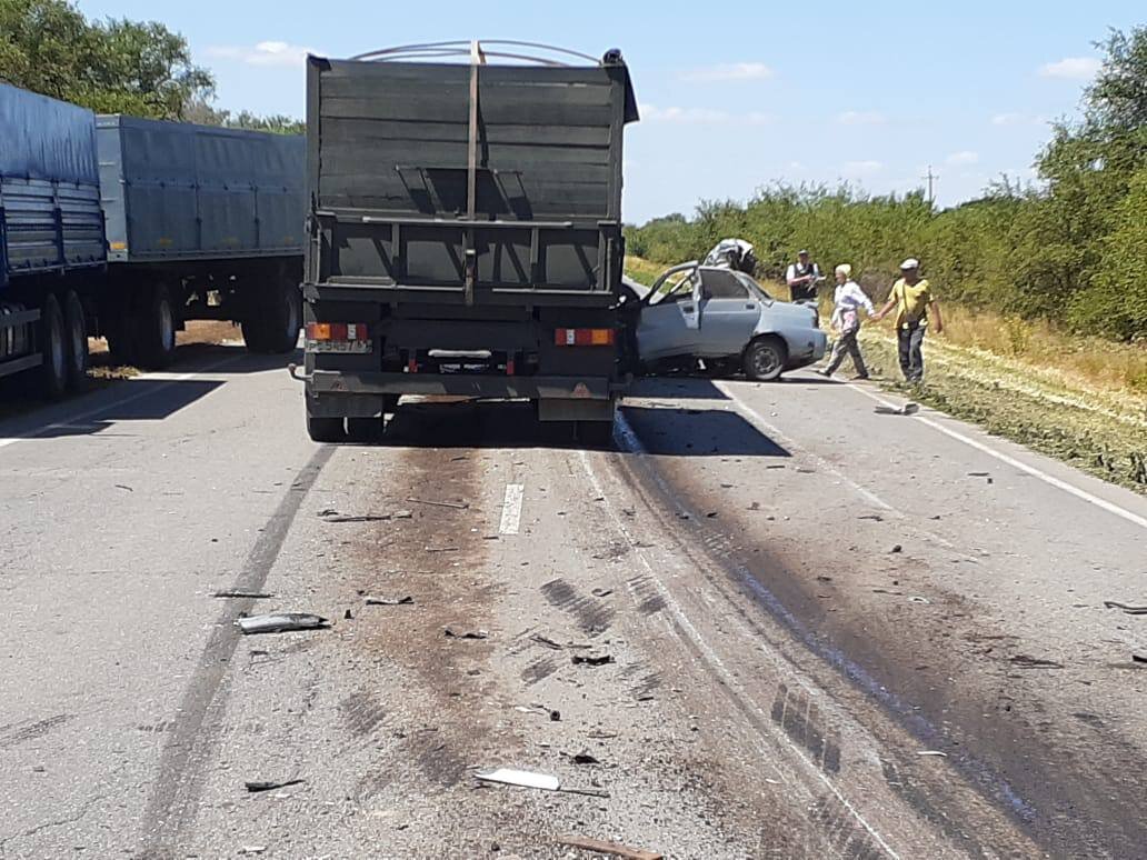 На трассе Ростов - Волгодонск мужчина за рулём ВАЗа погиб под колёсами  грузовика » Новости Батайска — Батайское время.