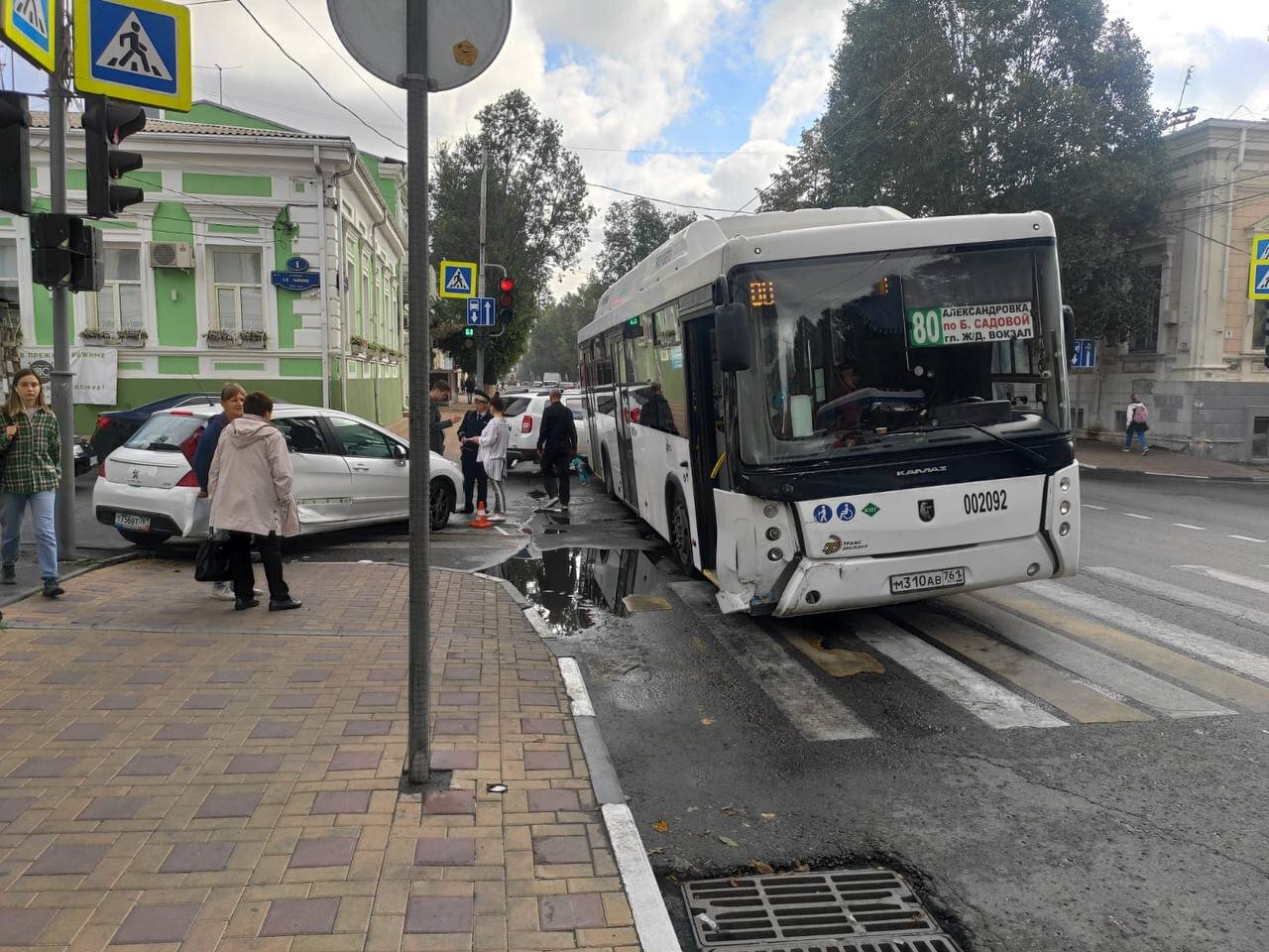 В Ростове иномарка врезалась в переполненный автобус » Новости Батайска —  Батайское время.