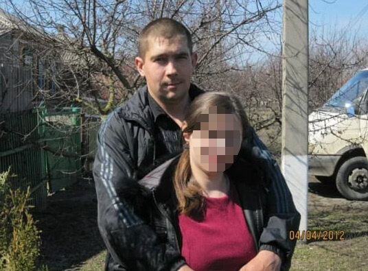 Мужчина и женщина совратили 13-летнюю девочку в подвале дома на севере Москвы