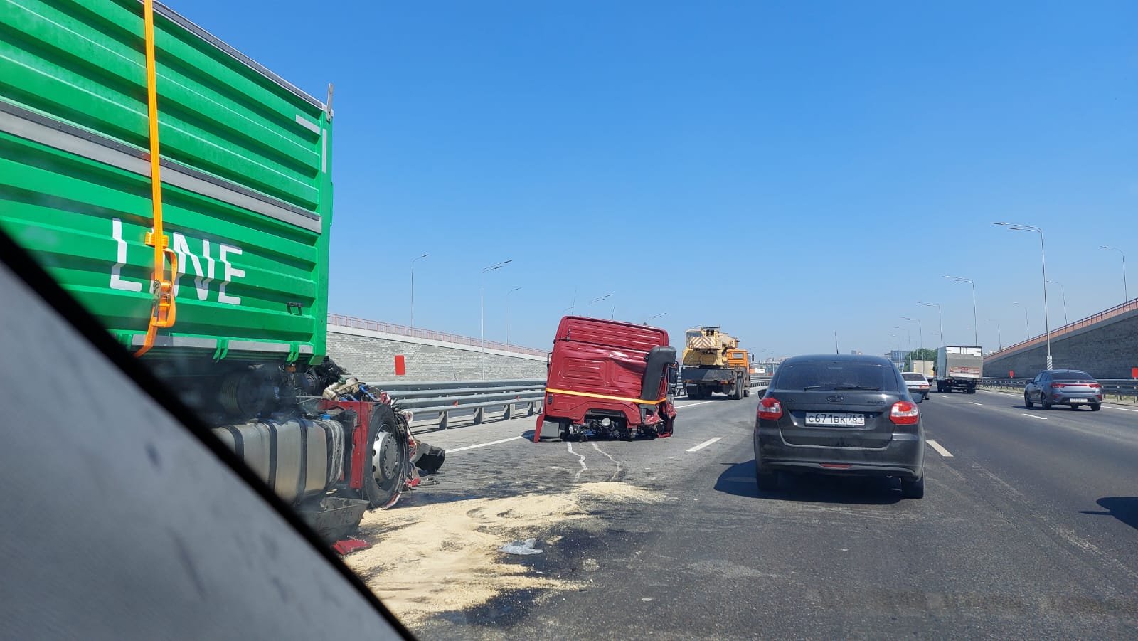 Под Батайском авария с грузовиком спровоцировала огромную пробку » Новости  Батайска — Батайское время.